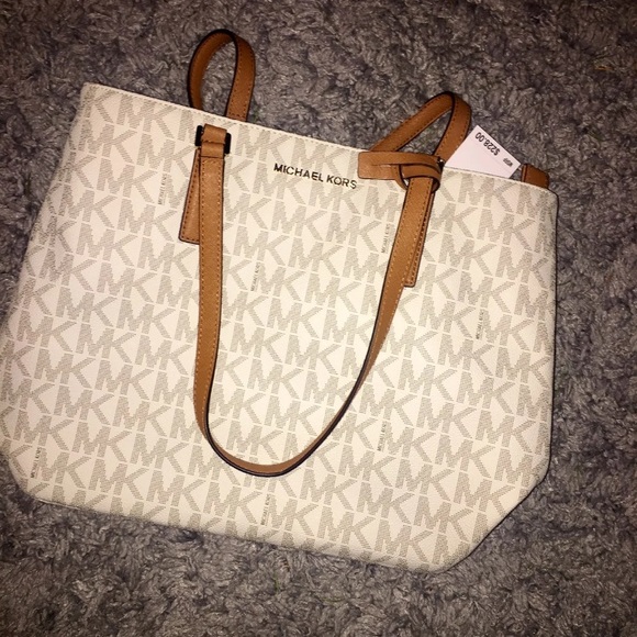 ISO TRADES! NWT Michael Kors Tote Bag DO NOT BUY - Picture 5 of 6